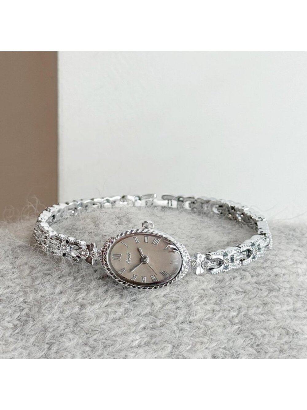 Women's Silver Grey Analog Quartz Alloy Steel Oval Roman Numeral Bracelet Watch - Picture 4 of 6